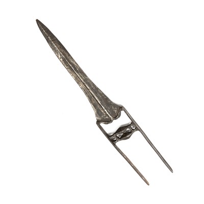 Lot 173 - An antique Mughal style iron Katar dagger 46cm...