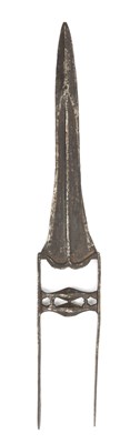 Lot 173 - An antique Mughal style iron Katar dagger 46cm...