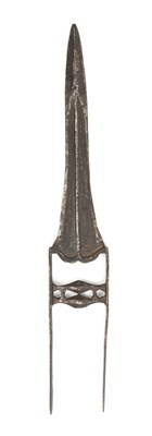 Lot 173 - An antique Mughal style iron Katar dagger 46cm...