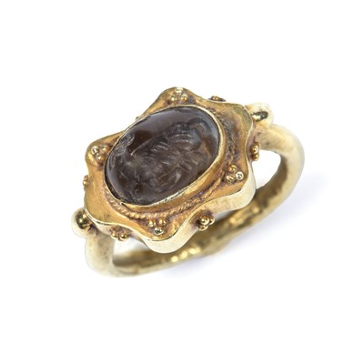 Lot 264 - A Sasanian style rock crystal intaglio carved...