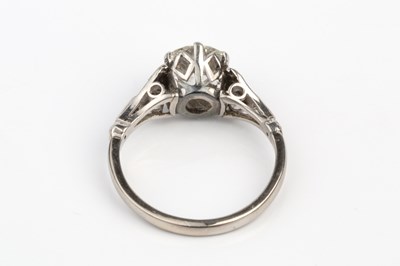 Lot 162 - A diamond single stone ring, the old brilliant-...