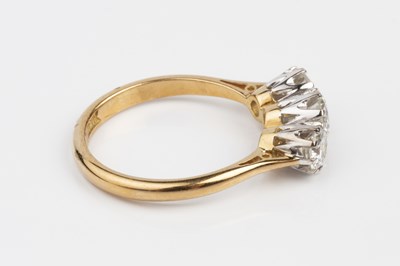 Lot 77 - A diamond three stone ring, the graduated...