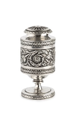 Lot 574 - A George III silver pounce pot, the...