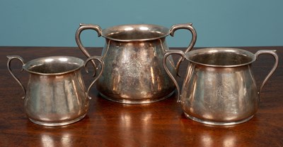 Lot 412 - A graduated set of three Elkington & Co silver plated sugar basins