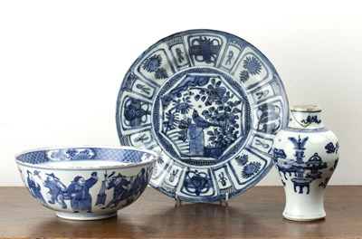 Lot 39 - Group of three blue and white pieces Chinese...