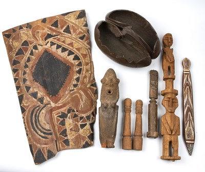 Lot 270 - A collection to include an African terracotta...