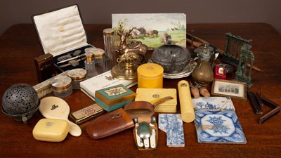 Lot 412 - A collection of miscellaneous bijouterie