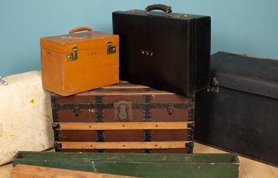 Lot 486 - A quantity of luggage and sporting equipment