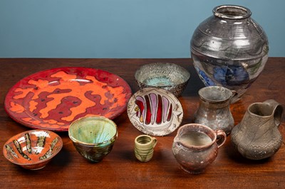 Lot 85 - A collection of modern studio pottery