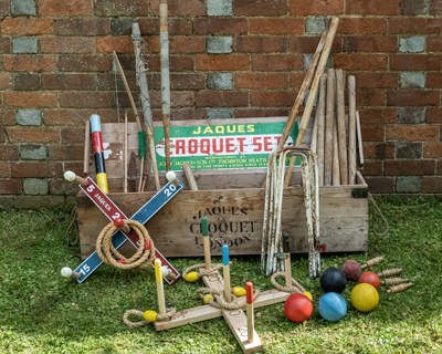 Lot 1359 - A croquet set and other garden games