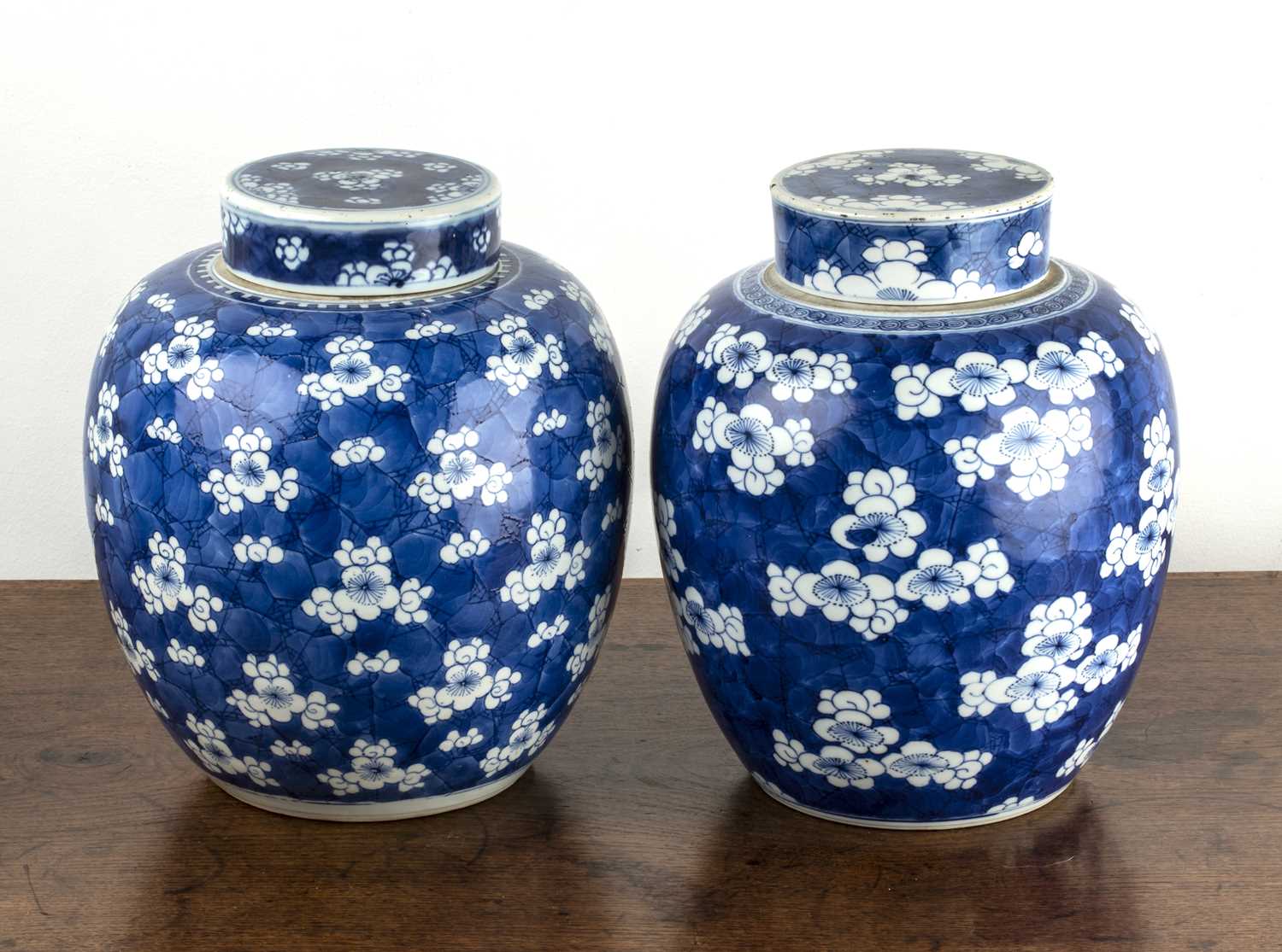 MEDIUM BLUE AND WHITE GINGER JAR