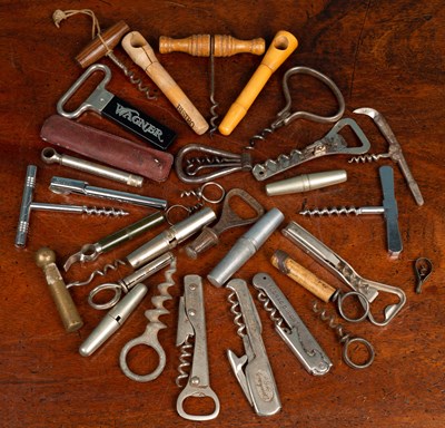 Lot 91 - A collection of corkscrews