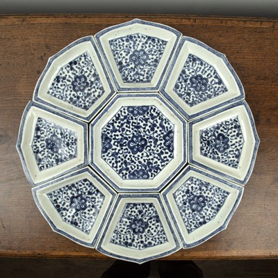 Lot 188 - Blue and white hors d'oeuvres dish Chinese,...