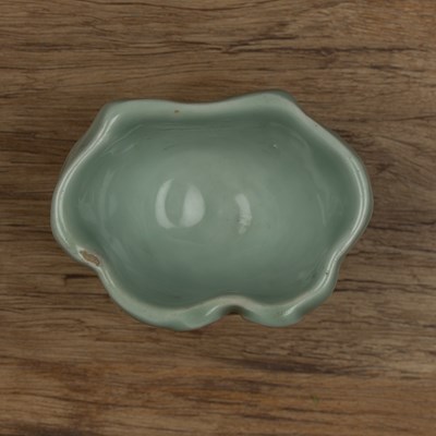 Lot 287 - Celadon porcelain Lingzhi libation cup Chinese...