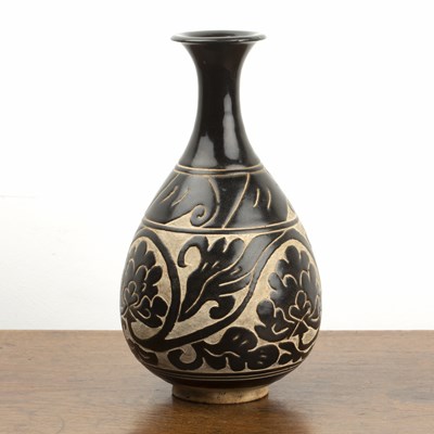 Lot 288 - Cizhou sgraffito pear-shaped bottle vase...