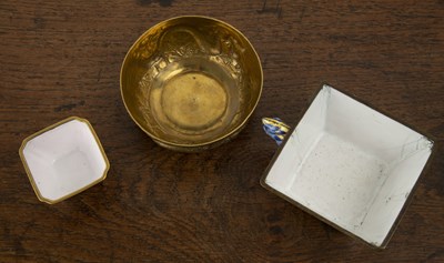 Lot 371 - Enamel cup Chinese Canton of square form,...
