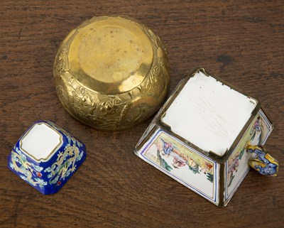Lot 371 - Enamel cup Chinese Canton of square form,...