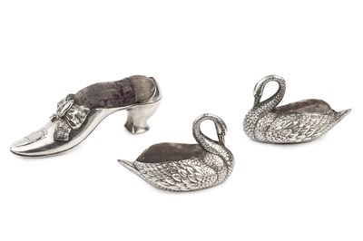 Lot 512 - A pair of Edwardian silver novelty pincushions,...