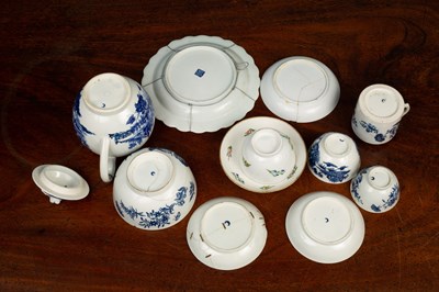 Lot 32 - A group of 18th century Worcester and other porcelain