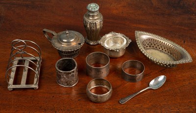 Lot 108 - A small collection of silver items