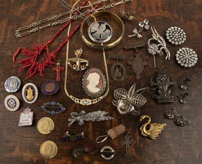 Lot 250 - Collection of miscellaneous costume jewellery...