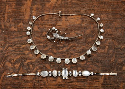 Lot 251 - Collection of moonstone jewellery comprising...