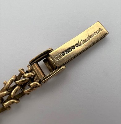 Lot 124 - A lady's 9ct gold bracelet watch by Accurist,...