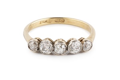 Lot 33 - A diamond five stone ring, the graduated...