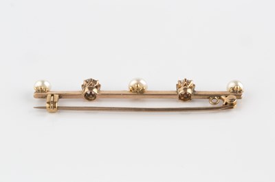 Lot 40 - A pearl and diamond bar brooch, the knife edge...