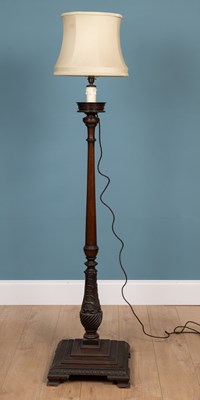 Lot 584 - An Edwardian mahogany standard lamp