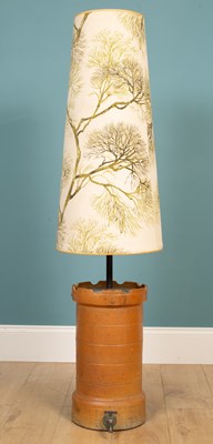 Lot 117 - A decorative table lamp