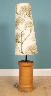 Lot 117 - A decorative table lamp