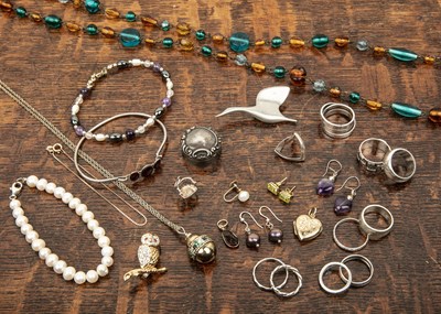 Lot 296 - Collection of costume jewellery and other...