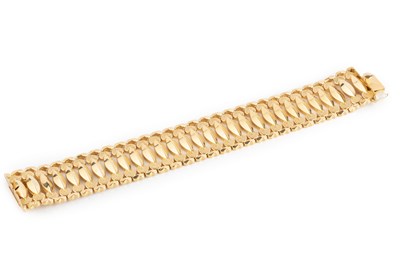 Lot 28 - A yellow precious metal fancy-link bracelet,...