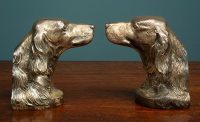 Lot 43 - Two dogs head book ends