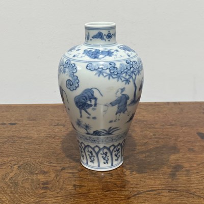 Lot 540 - Blue and white porcelain Meiping vase Chinese,...