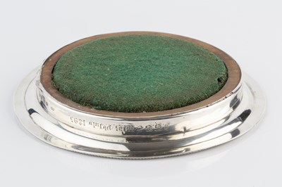 Lot 209 - A George III silver circular teapot stand,...
