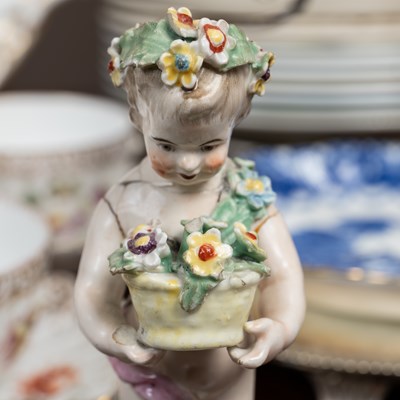 Lot 14 - A Dresden tea service