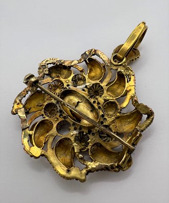 Lot 84 - A stone set pendant on chain, the oval...