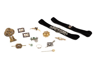 Lot 281 - A collection of antique and later jewellery,...