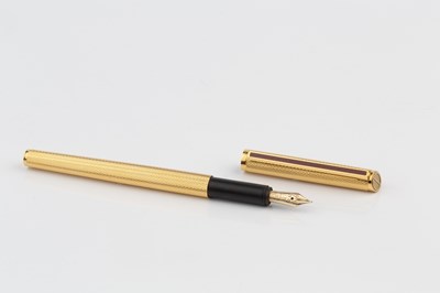 Lot 519 - A Dunhill gold plated fountain pen, with...