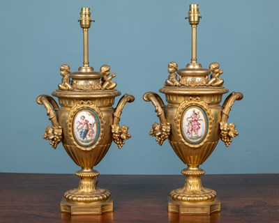 Lot 525 - A pair of gilt metal table lamps