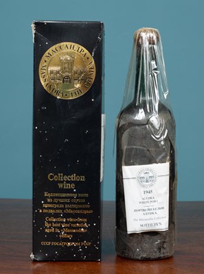 Lot 1020 - A bottle of 1945 Alupka White Port