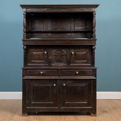 Lot 395 - An 18th century Welsh oak tridarn