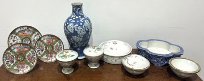 Lot 537 - Collection of porcelain Chinese, 19th/20th...