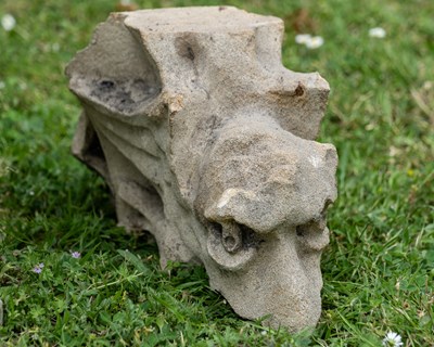 Lot 1217 - A turned marble urn and a grotesque