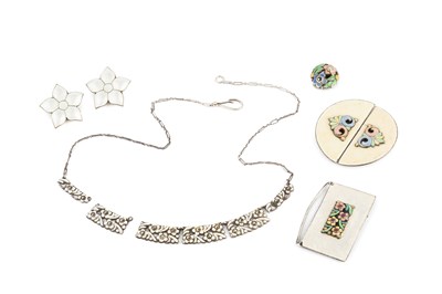 Lot 103 - A collection of jewellery, to include an...