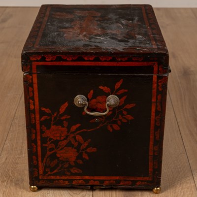 Lot 192 - A Chinese black lacquered box