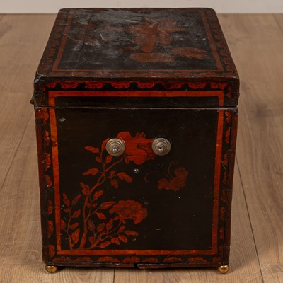 Lot 192 - A Chinese black lacquered box