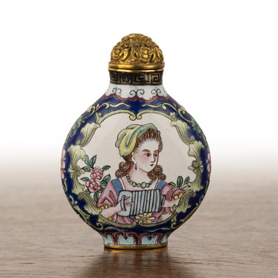 Lot 262 - Enamel on copper 'European' decorated snuff...